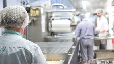 구내식당 종사자의 UV-C 자외선 노출로 인한 피부 및 눈 증상